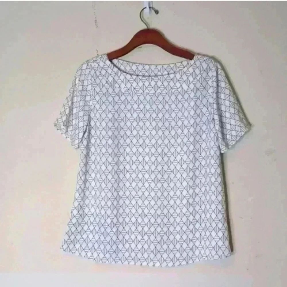 Ann Taylor White Geometric Blouse